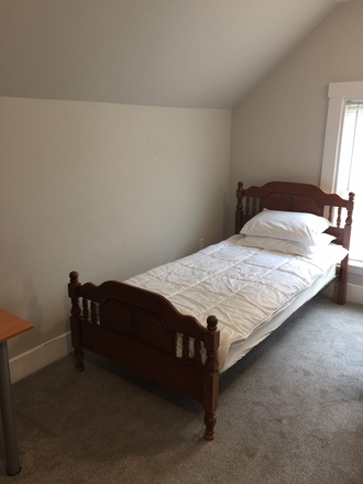 Smaller Room Bed - Fully Furnished Spacious Rooms Townhome