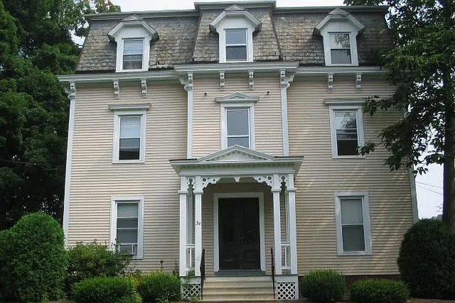 street view - Charming Sun-filled 2 Bedroom Apartment in Historic Home in Downtown Amherst