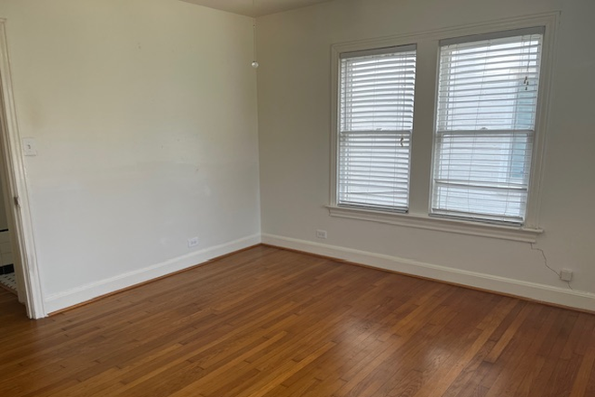 front bedroom - 2BR/2BA Upstairs Apartment – Unfurnished, New Bathrooms, Walk to Rice & Med Center