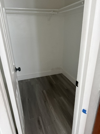 Walkin closet - Fernrod Properties Apartments