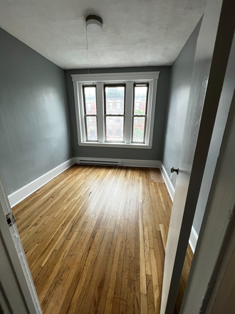 bed - Clean and Sunny 2bd 1ba No Brokers Fee!!! Apartments