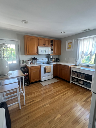 Kitchen - Super clean / ac / parking Apartments
