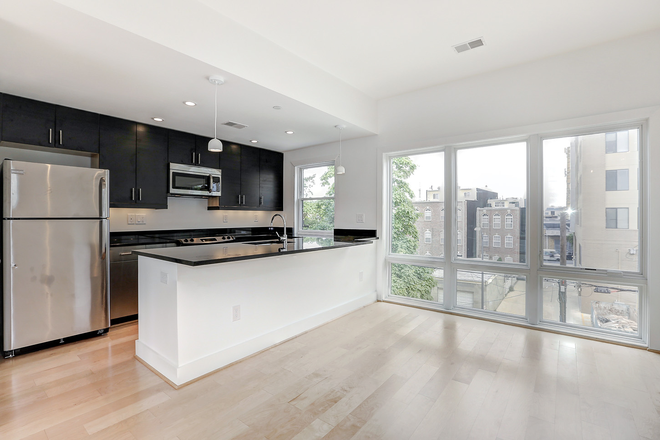 715 Kenyon NW - 715 Kenyon Street NW [3 bed 2 bath] - Roof Deck Apartments