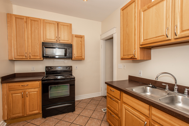 Kitchen - 215 E Rochelle House