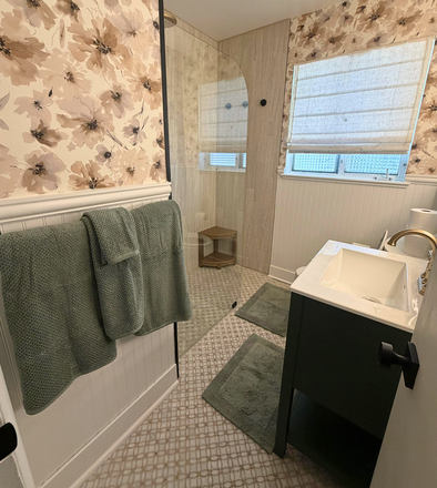 Bathroom - 3BR Fully Furnished Home Near DU and Wash Park