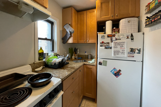 ... - BEAUTIFUL 3 BEDS/1 BATH WITH TONS OF NATURAL SUNLIGHT Apartments