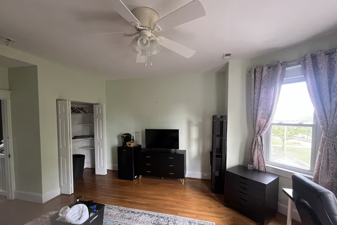 Bedroom - 1 Furnished bedroom, all utilities included.  Walking distance to campus! House