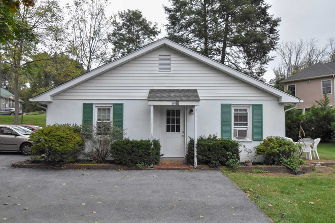 Exterior Photo - 507 Raspberry Ln- Huge! Renovated 3BR, 1BA. House is close to Cambridge Hall Apts.