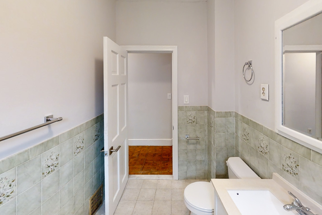 Call NOW for showings! 617-236-8600 - PARTRIDGE AVE - *NO FEE* LRG RENOVATED 3BR/1BA NEAR TUFTS FOR *9/1/2026* W/ IN UNIT LNDRY, 2 DECKS! Apartments