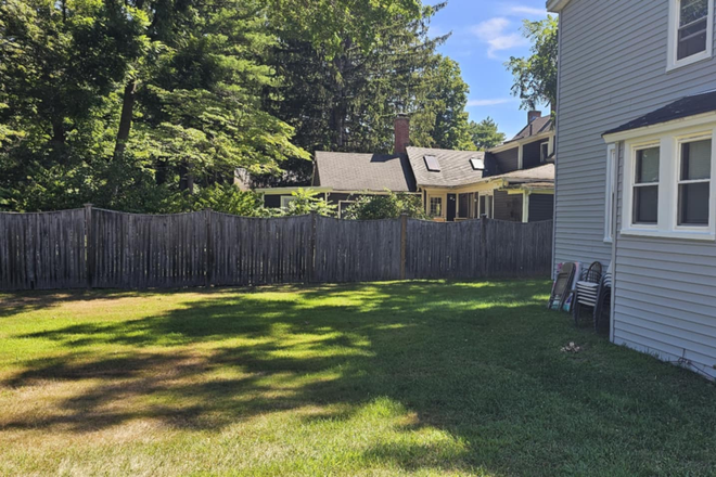 Private large yard - 105R Meadow Street - 3BR (Townehouse Management Associates)