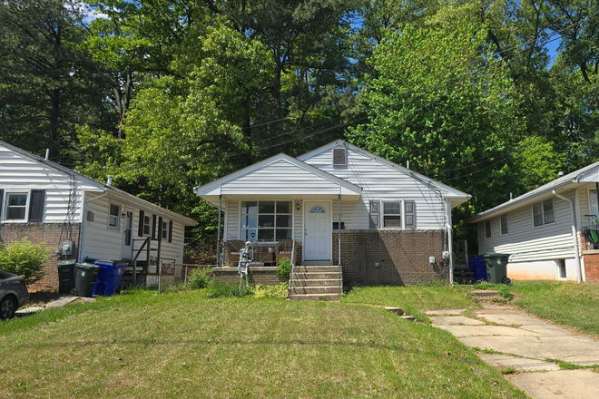 Front of house, from street - House on 34th Ave, 4 Bedrooms, 5-minute walk from campus
