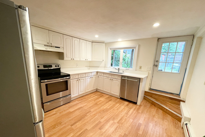 Kitchen - Remarkable 4 bed 2 bath in South End! House