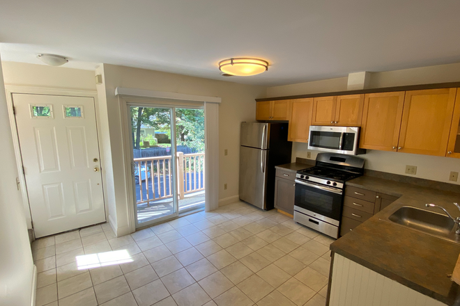 Kitchen - Beacon Row Townhouse, South Burlington VT