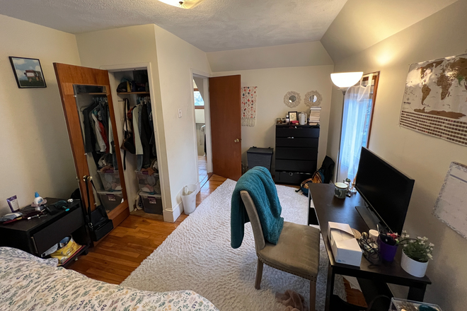 Bedroom - **ONLY 1/2 BROKER FEE** Gorgeous 4 Bedroom & 2.5 Bathroom Apartment