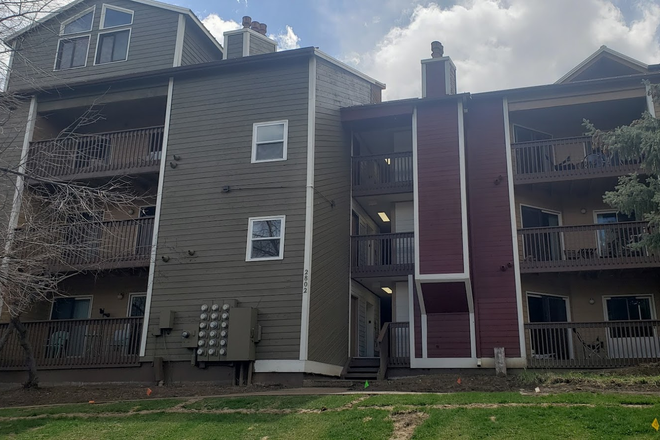 1 - AVAILABLE 6/5: 2802 Sundown Ln #J101