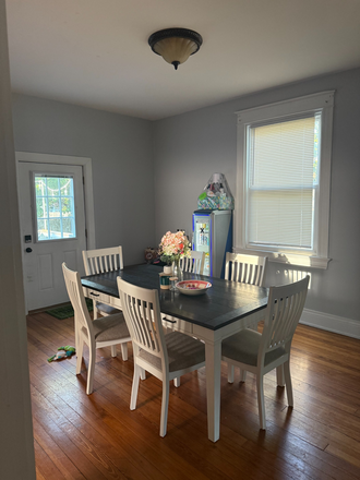 dinning - 4 beds, 2 Baths on Hudson, close to campus House