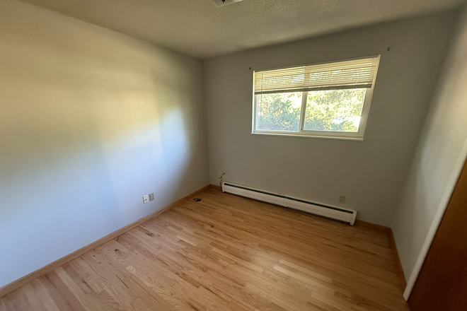 2 - AVAILABLE NOW!: 1340 Hartford Dr House