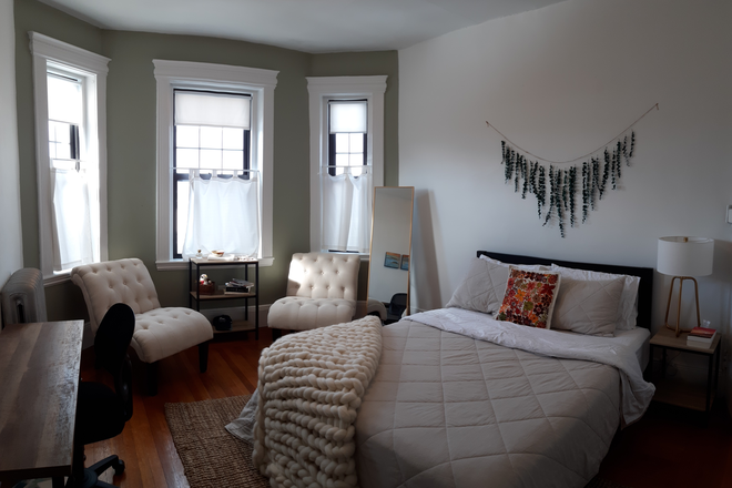 bedroom 1 - 6/1/26 OR 9/1/26- NO rental FEE- beautifully furnished- heat/H2O incl.- clean/safe Apartments