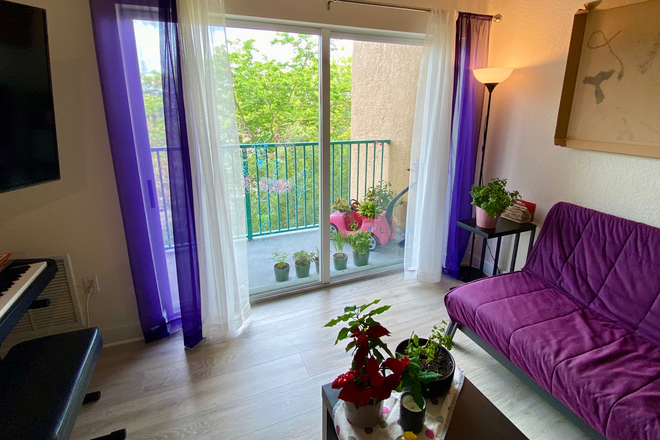 Living/Dining - Beautiful 2 bedrooms 1 bathroom at Valencia Apartments