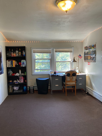 larger 3rd floor bedroom - rooms in 2 family house, close to BC, BU