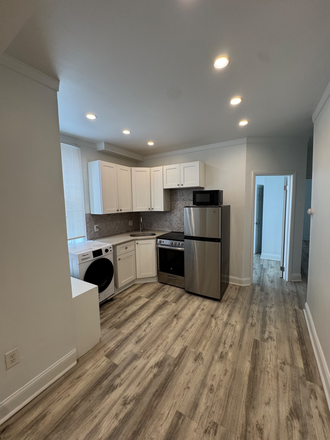 Kitchen - Apartment and Walk to TJU and Penn Medicine Center City