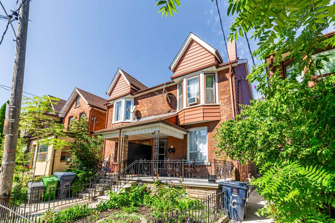 Front - 2 Bedroom Basement minutes from TTC in extremely walkable neighbourhood Apartments