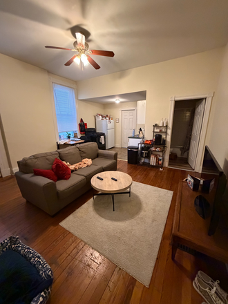 livingroom - 2 bedroom close to campus Apartments