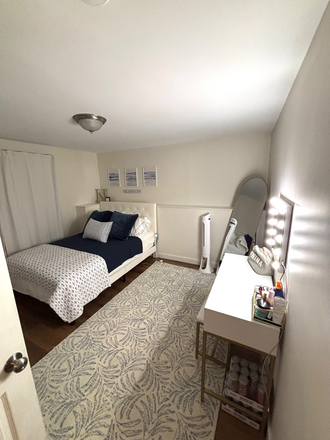 Bedroom - 2026 Spring Semester SUBLET, close to campus