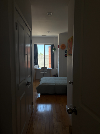 Entryway hallway - TempleResev Apartments