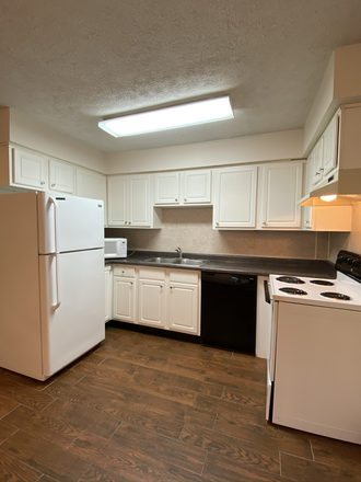 Kitchen - 426 S Grant Street Apartments