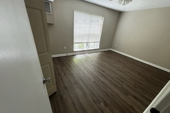 Photo - 5mins from MUSC just across the Ashley River Bridge, 15mins from Folly Beach Apartments