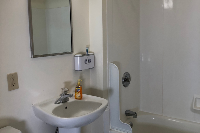 bath - 719 Ackerman Ave, steps off Euclid Ave! Apartments