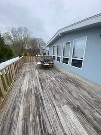 Deck with Table and Chairs for 6 - 3 Bedroom House in Bonnet Shores