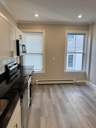 Kitchen - 4 Bed Available 9/1/25! *CONTACT NOAH 603-470-8181*