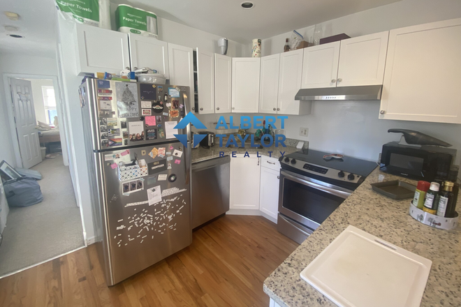 Kitchen - Cute 2 Bedroom off of Columbus!! Laundry in Unit!!