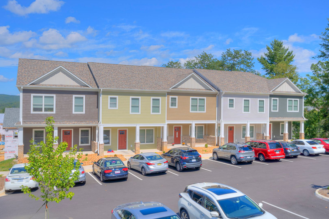  - Spacious 4-Bedroom, 3-Story Townhome for Students