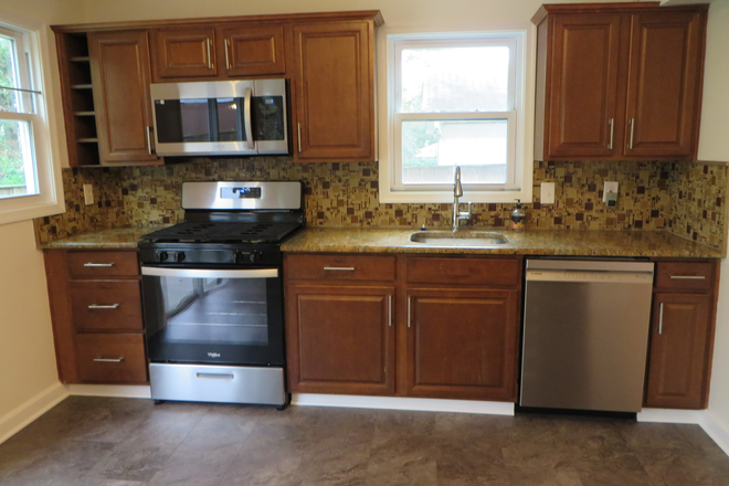 Kitchen - HUGE 3,590 sq ft Furnished 6-Bedroom / 3.5-Bath (2 Bedrooms w/ Private Baths) House