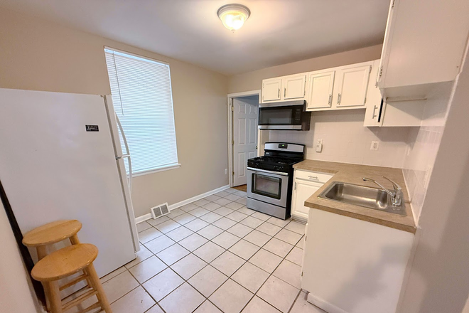 Kitchen - Rent as 3 Bed ($1,500) or 4 Bed ($1,900)- 1st Fl Apt- HUGE Living Room- W/D- Avail Now or Aug 1st