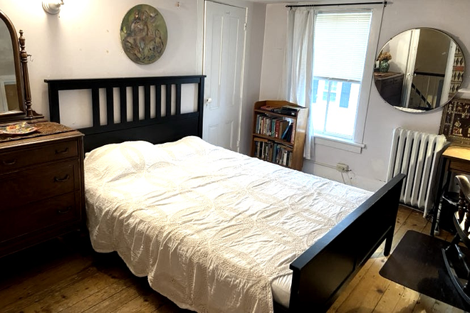 bedroom - Room in a Victorian House