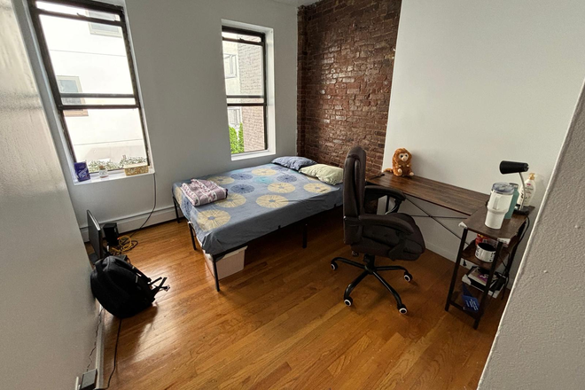 Bedroom - 15 min walk to WSP. 17 Min commute to Tandon. East Village Apartments