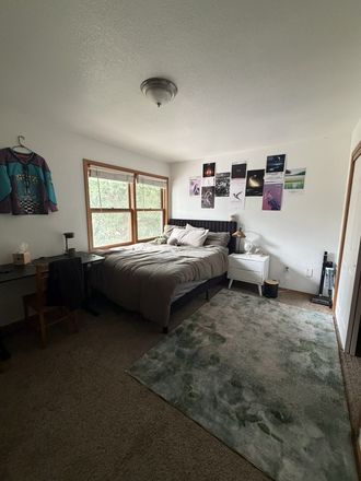 Bedroom - Spacious Private Room Close to Campus