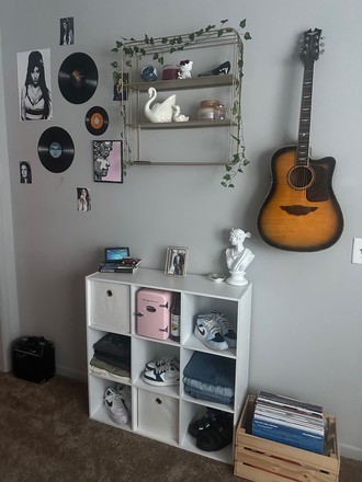 Bedroom - 1 Bedroom in shared 4 bedroom unit with private bath  BONUS: WILL PAY $500 TOWARD FIRST MONTH'S RENT Apartments