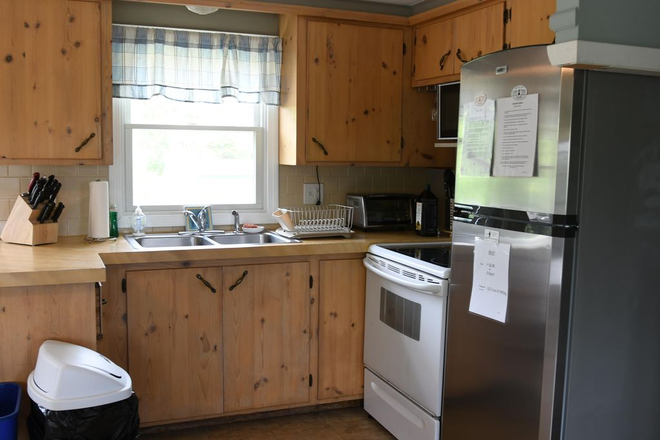 Kitchen - Available for a group of 3! 3 Bedroom home in Point Judith!