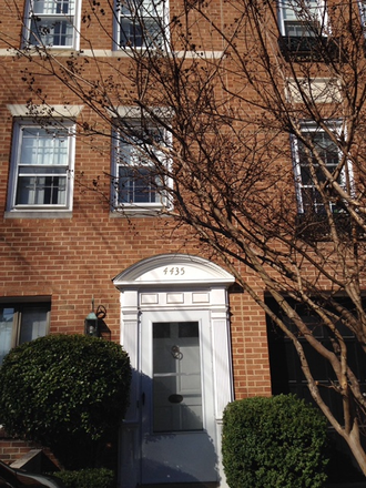 Front Entrance - Attractive 3-bedroom/3 baths share in 3-bedroom townhouse on Macarthur Blvd