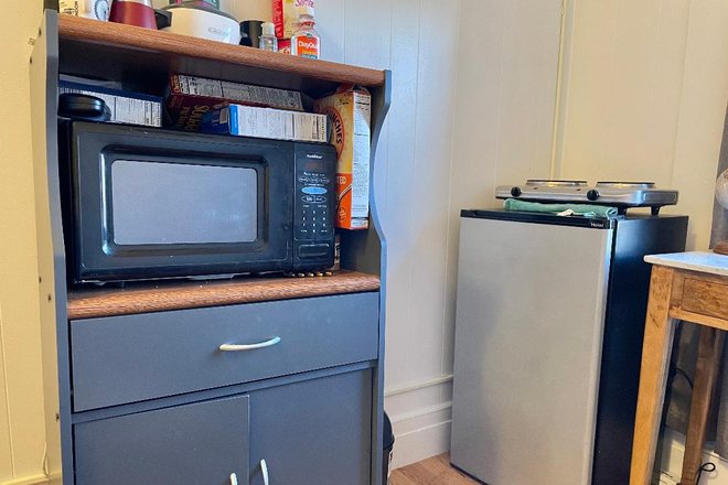 a - Small and cozy right on Newbury Street Apartments