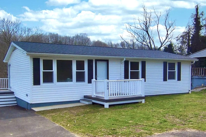 Photo - Charming 3 Bedroom in Christiansburg, VA House