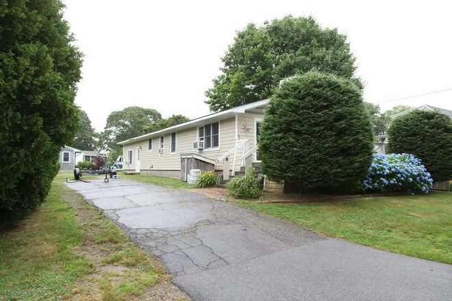 Driveway view - Looking for 1 more roommate! Cute house ~20 minutes from URI main campus!