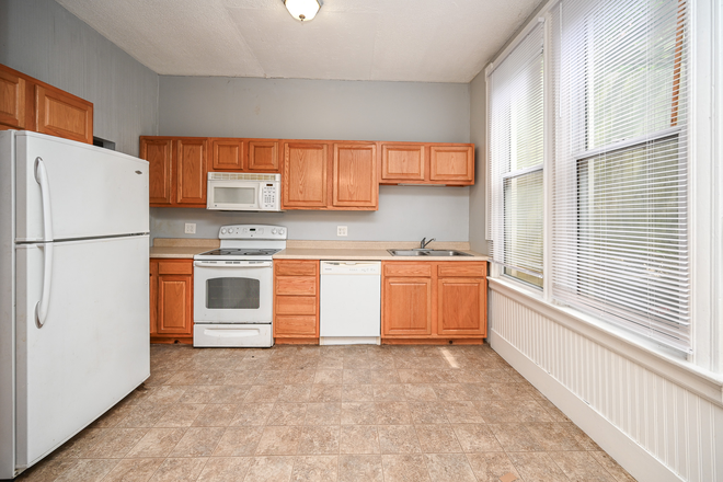 Kitchen - 2552 Vestry Avenue House