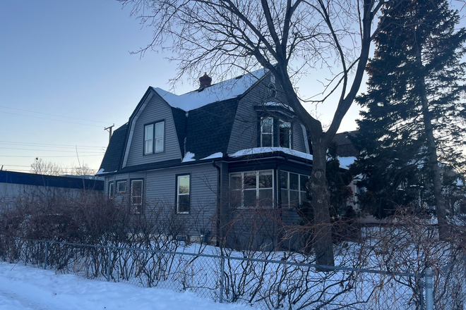 Fully fenced-in front yard - 4-bedroom 2-bath Two-Story Home. Close to campus. 2000 SF +office