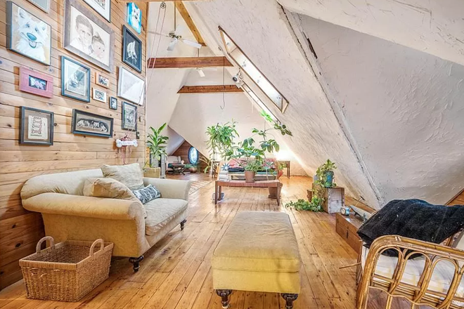 3rd floor's living area - Attic master bedroom - 6-minute walking distance to red line Wollaston T station House